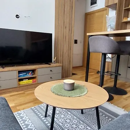 A1 1 Vucko Private Host *